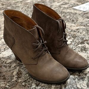 Clark’s Brown Leather Lace-Up Ankle Booties size 7.5
